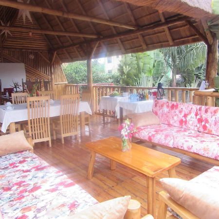 Precious Guesthouse Entebbe Dış mekan fotoğraf